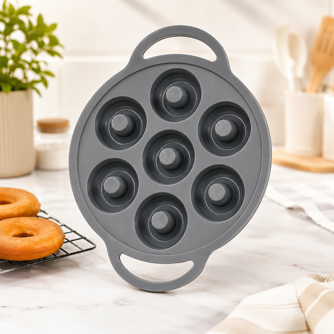 7-Cavity Silicone Donut Mould – Non-Stick Baking Tray for Homemade Donuts